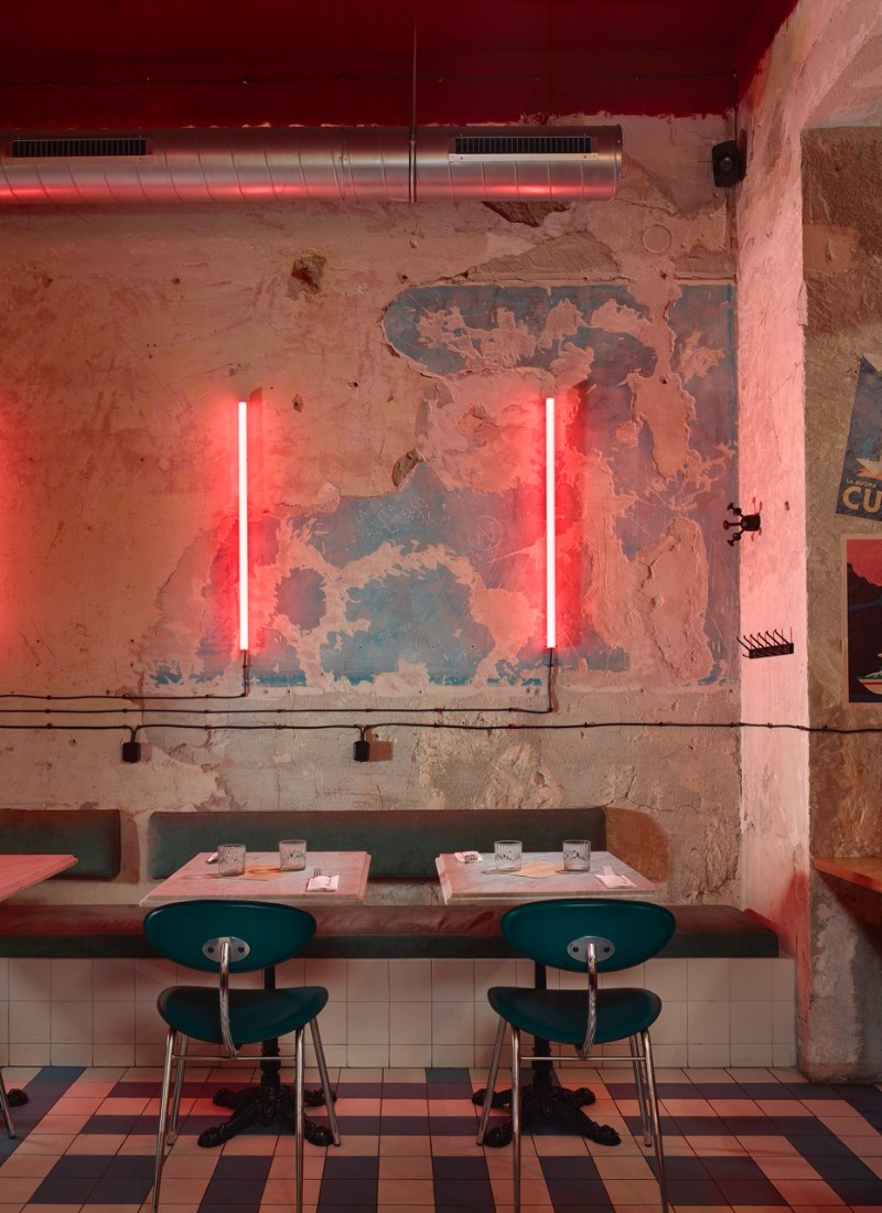Seating under red lights at Neapolis Vinohradsk&aacute;